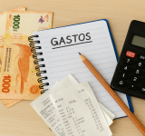 Cada vez más hogares recurren al ahorro, préstamos o ventas para llegar a fin de mes