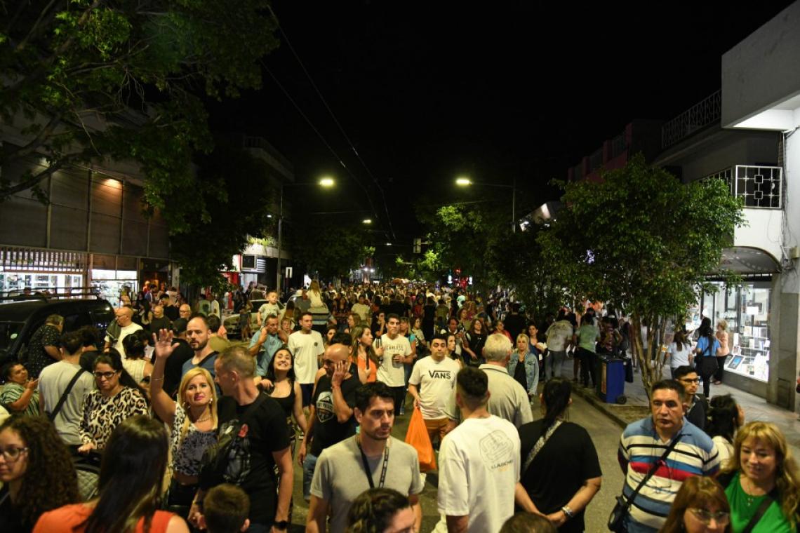 «Noche en mi Barrio» despide la temporada este viernes en Industrial y Echesortu