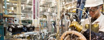 La economía frenó su crecimiento en noviembre y mostró señales dispares en el interior