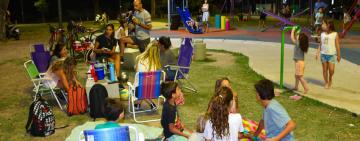  Picnics nocturnos para disfrutar a pleno de las plazas barriales