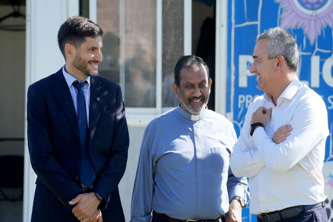 Pullaro recorrió mejoras en la escuela de la Hermana Jordán en Empalme Graneros y anunció obras de urbanización