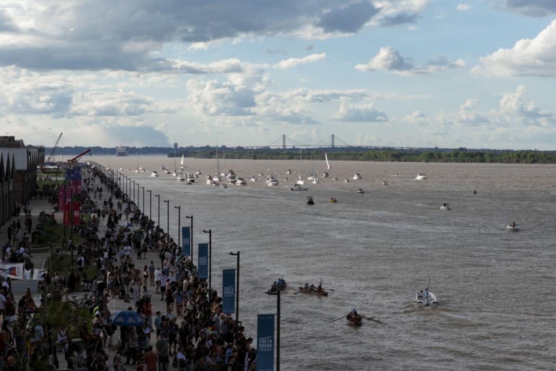 Con entusiasta y masiva adhesión de público y navegantes, volvió la Caravana Náutica para celebrar la Bandera