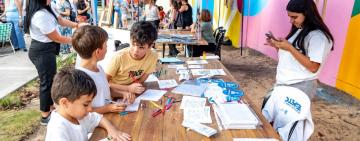 Renovaron la plazoleta Posta de los Arroyos en barrio Tablada con juegos, accesibilidad y nueva iluminación