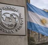 Argentina busca aire financiero: acuerdo con el FMI y respaldo internacional en medio de la crisis