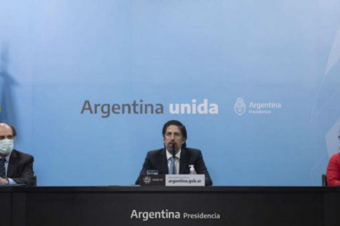 El Gobierno lanza una línea de créditos subsidiada para que docentes puedan comprar computadoras