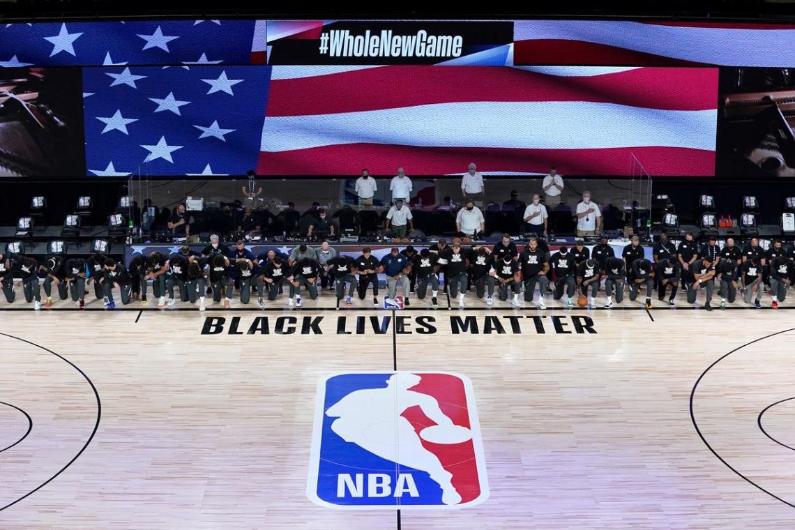 Volvió la NBA: homenajes, reclamos y público virtual