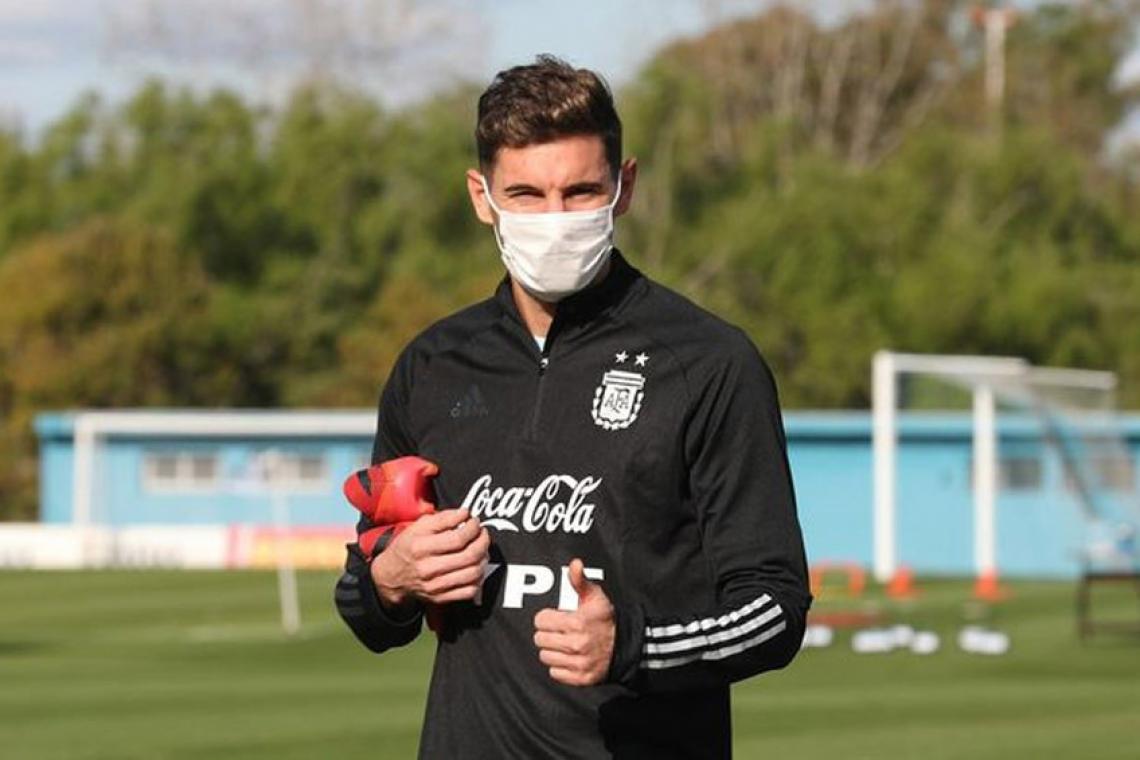 Argentina entrenó en Ezeiza con 27 jugadores, a la espera de Martínez Quarta