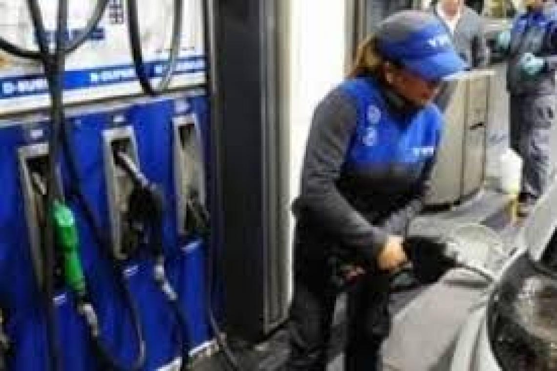 El año terminaría con un nuevo aumento en las naftas