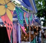 Arrancó la Feria Artesanal Navideña en la plaza Pringles