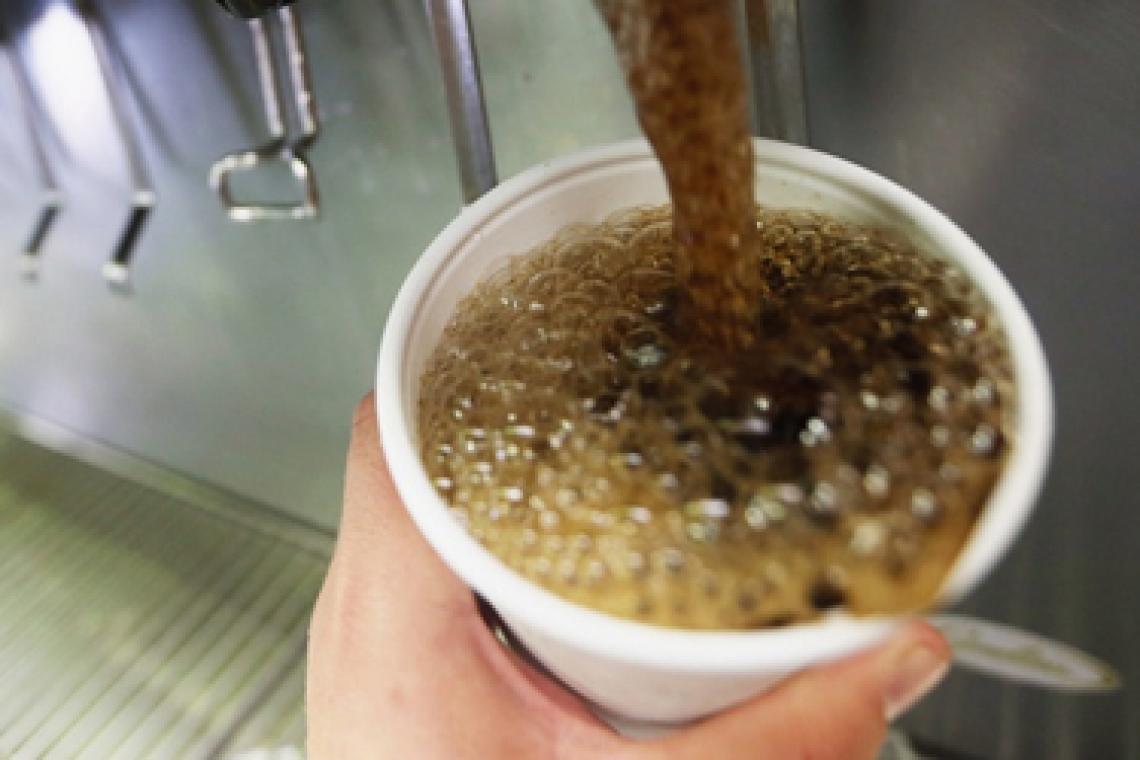 El 27% de los casos de obesidad en niños y adolescentes se deben al consumo de bebidas azucaradas