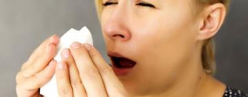 Un científico argentino asegura que el resfrío puede bloquear y proteger del coronavirus