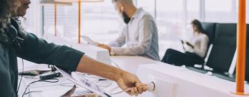 ¿Es mejor tener la laptop enchufada todo el tiempo o usar la batería?: esto es lo que dicen los expertos