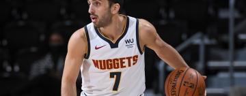 Otro lujoso pase de Campazzo, que fue titular en el triunfo de Denver ante los Spurs