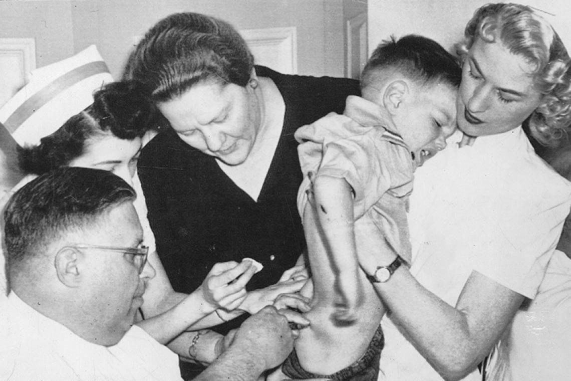 Polio: La otra pandemia, la otra gran campaña de vacunación