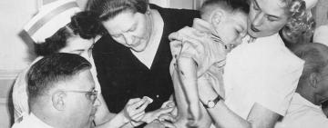 Polio: La otra pandemia, la otra gran campaña de vacunación