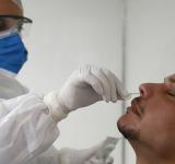 Los casos de coronavirus descendieron 40% en el último mes en la Argentina