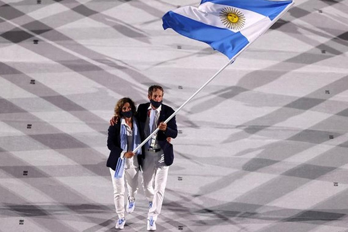 Argentina, con Lange y Sarioli, engalanó la ceremonia inaugural en Tokio 2020