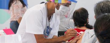 COVID-19: Comenzaron a aplicar segundas dosis a personas de 12 a 17 años