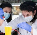 Cómo actúa la vacuna argentina que demostró alta efectividad con una sola dosis