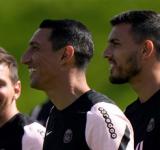 Messi llegó desde París junto a Di Maria y Paredes para lucir la camiseta argentina