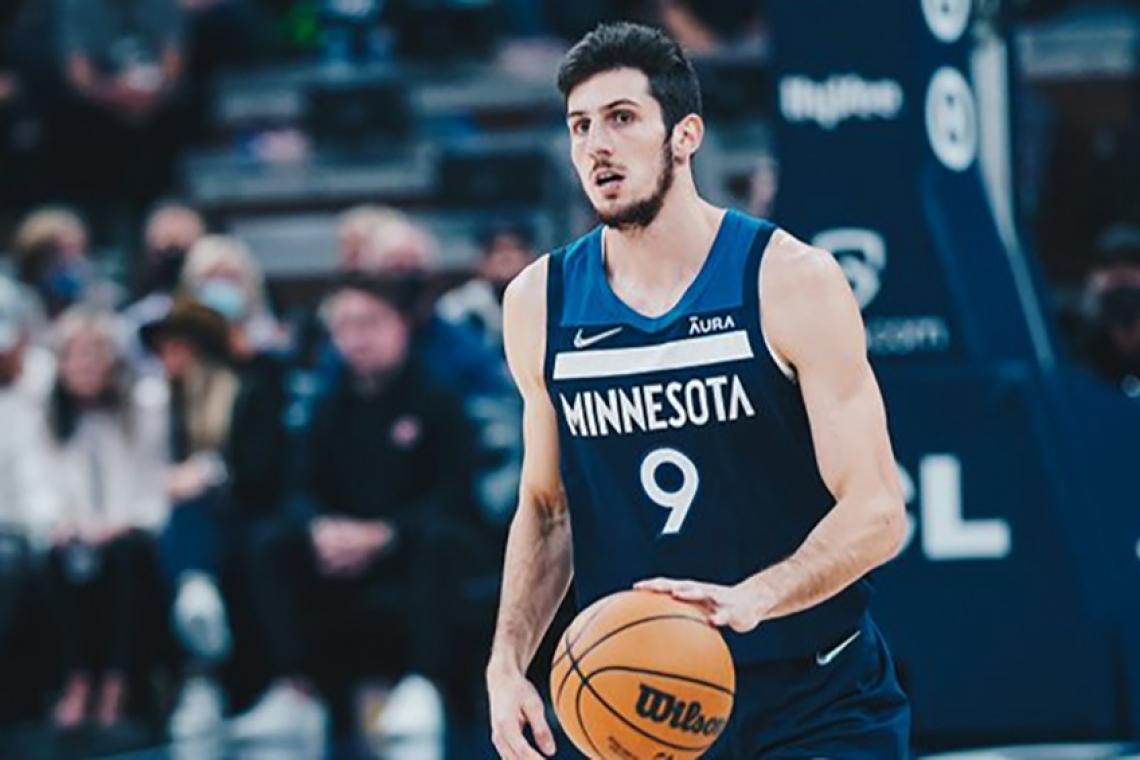 Leandro Bolmaro se convirtió en el argentino más joven en debutar en la NBA
