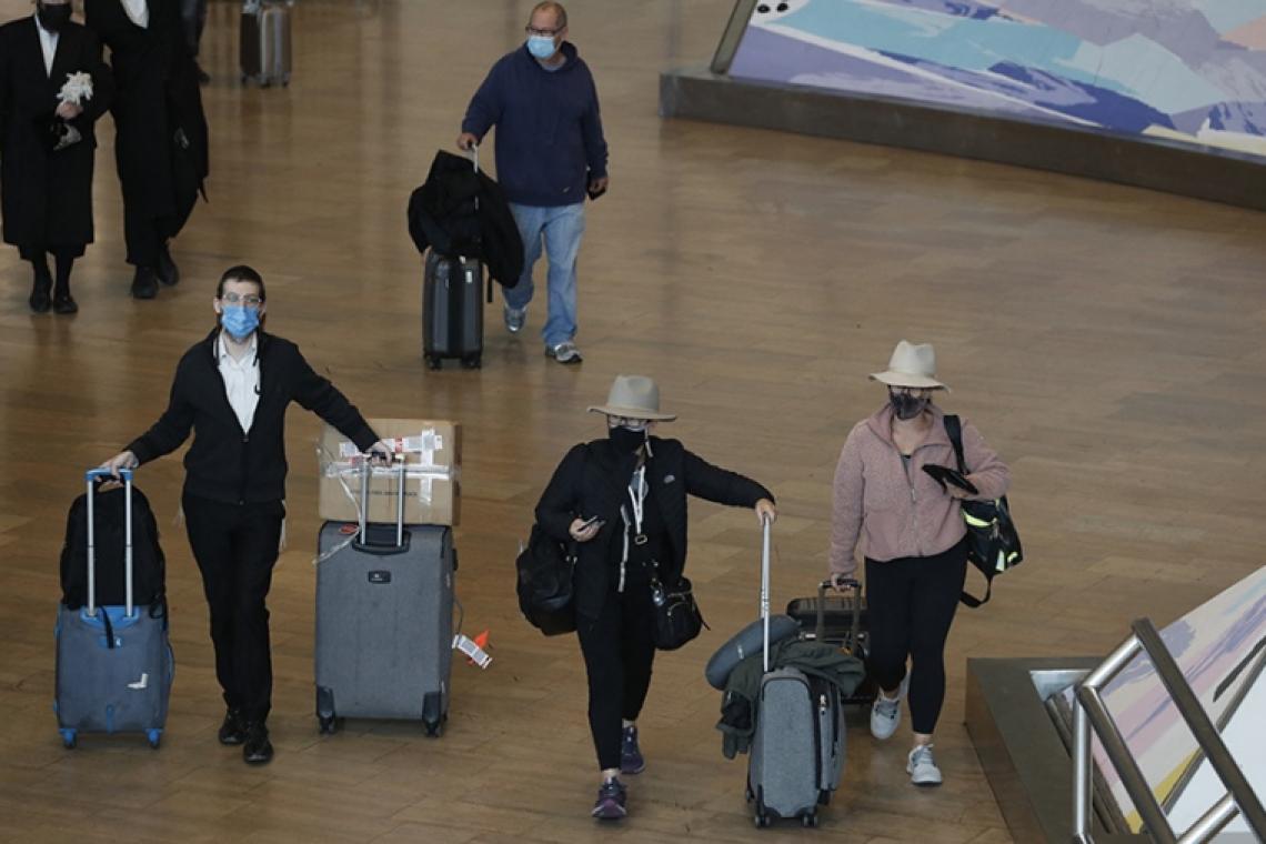 La OMS advirtió que la variante Ómicron presenta "un riesgo muy elevado" para el mundo