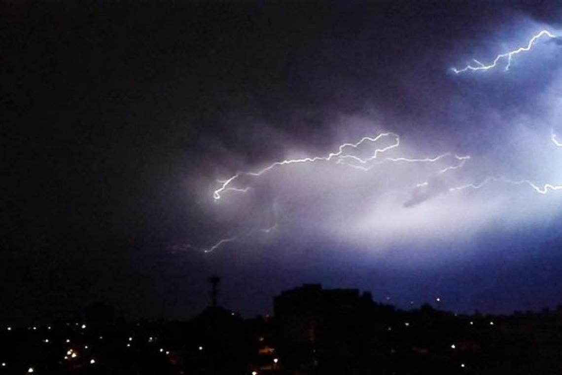 Catorce provincias están bajo alertas meteorológicas por tormentas, viento y nevadas