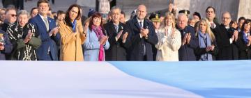 Perotti en el día de la bandera: “construyamos juntos generando riqueza, ese es el camino al desarrollo”