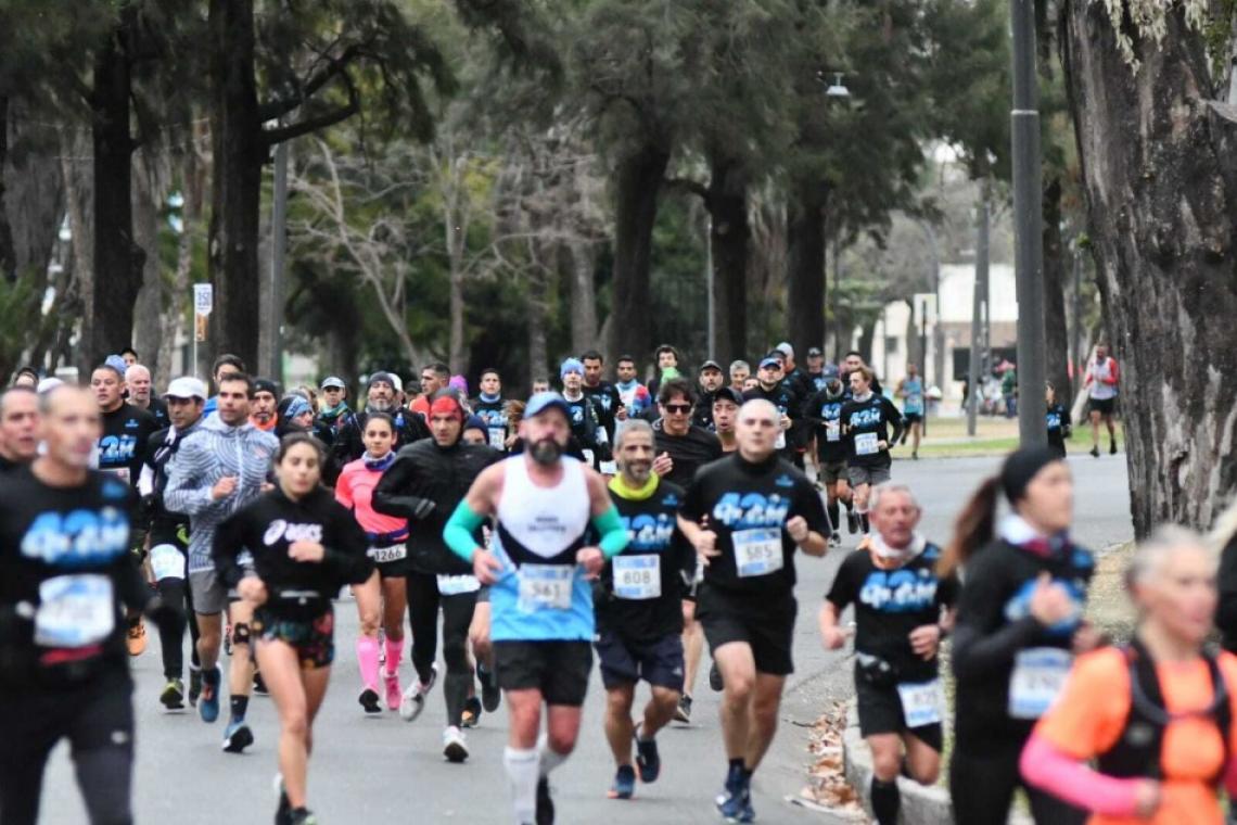 Más de 2.500 participantes le pusieron color y calor al XX Maratón Internacional de la Bandera