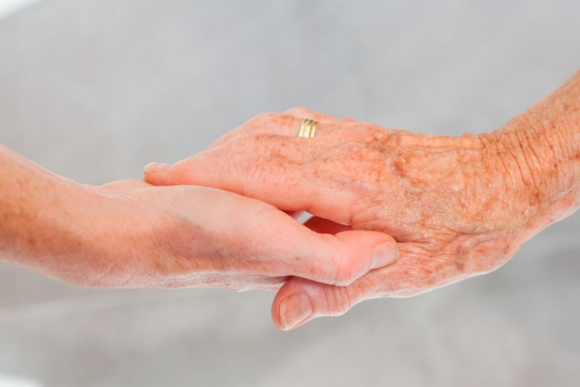 Las mujeres duplican a los varones en horas diarias dedicadas a tareas de cuidado