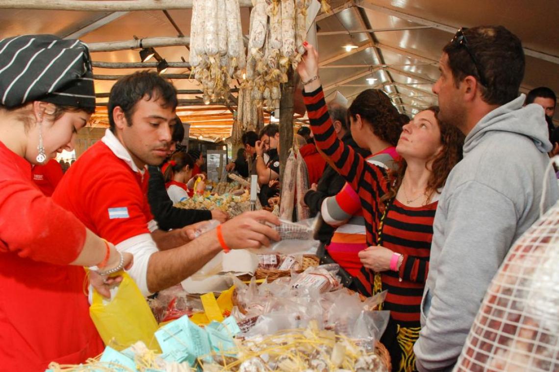 El mes de la tradición trae concursos de asadores, competencias deportivas y festivales