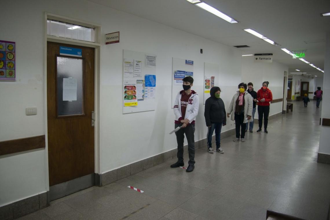 El cubreboca vuelve a ser obligatorio en efectores de salud municipales