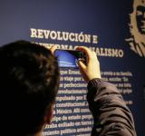 Invitan a participar de una visita especial comentada a la muestra «Che: una poética»