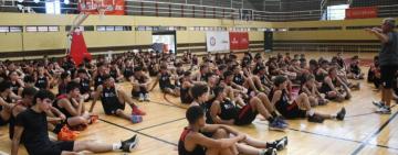 Chicos y chicas de polideportivos municipales participaron del campus de Sergio Hernández