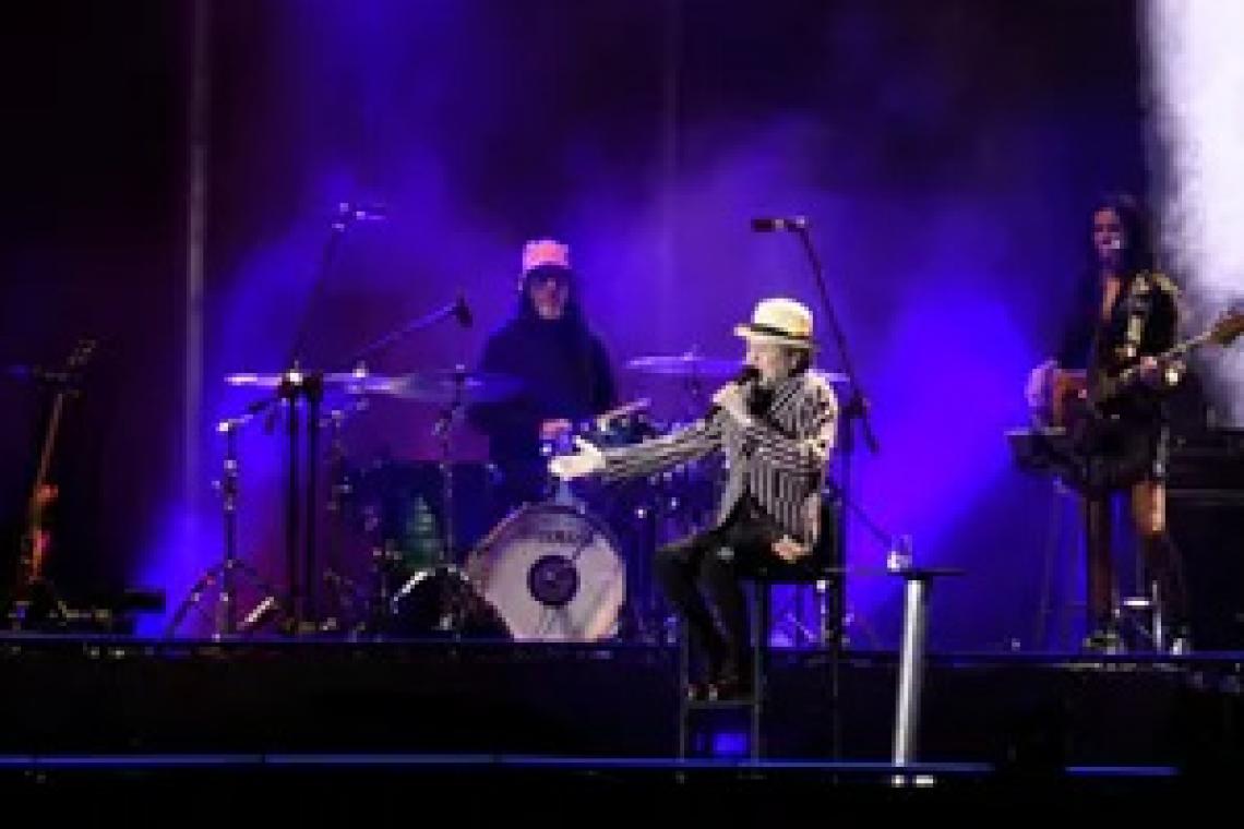 Joaquín Sabina cerró su gira argentina con impecable show en el autódromo de Rosario