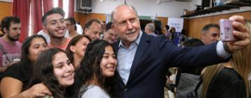 Se entregó 150 notebooks a institutos técnicos de la ciudad de Rosario