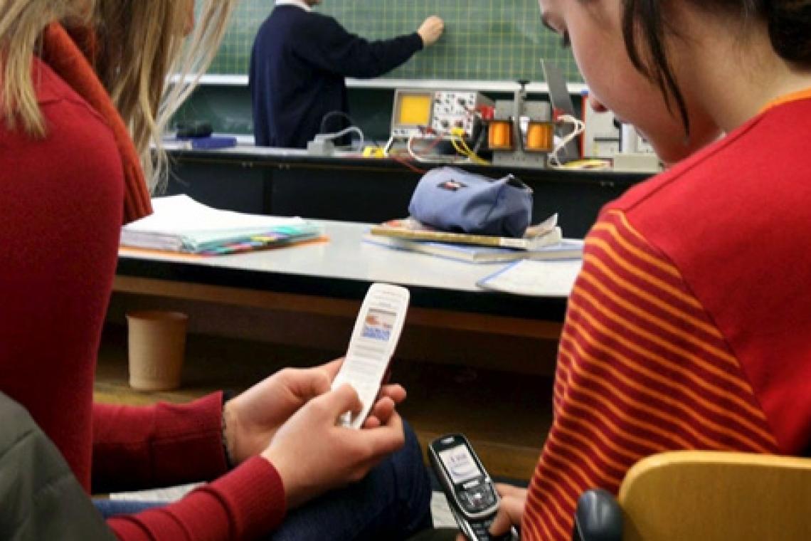 Países Bajos anuncia que prohibirá el uso del celular en las salas de clase