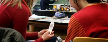 Países Bajos anuncia que prohibirá el uso del celular en las salas de clase