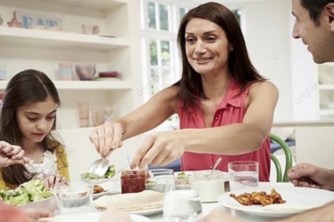 Comer en familia, mejora la salud emocional y nutricional de la población infantil