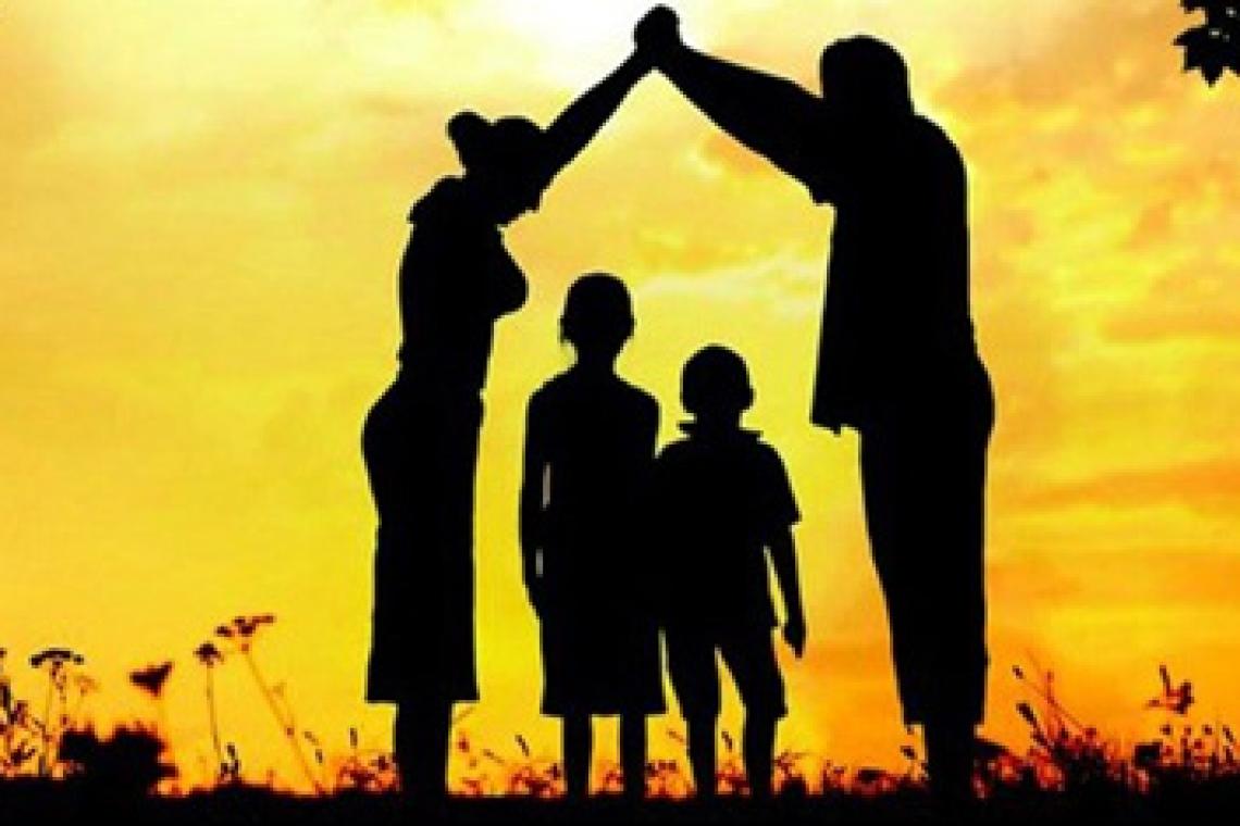 Una familia necesita ingresos mensuales por casi 500 mil pesos para no caer en la pobreza