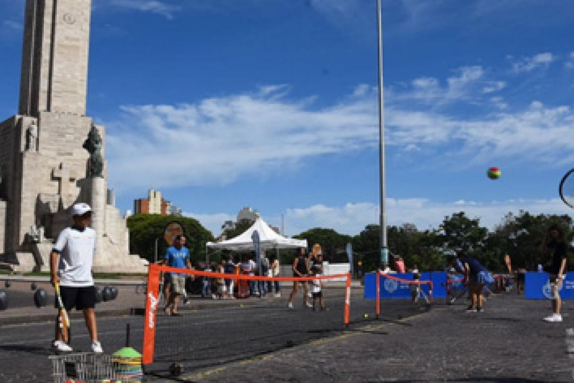 Con actividades frente al Monumento a la Bandera, Santa Fe palpita la llegada de la Copa Davis