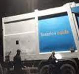 Rosario: atacaron a balazos un camión recolector de residuos y dejaron un mensaje mafioso