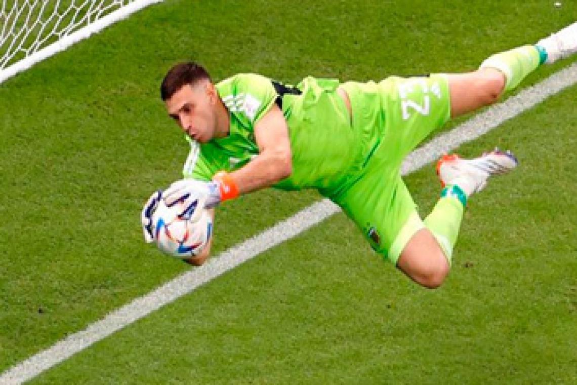 "Dibu" Martínez renovó contrato con Aston Villa por cinco temporadas