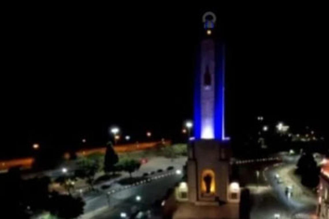 Se rinde homenaje a Ángel Di María en el Monumento Nacional a la Bandera.