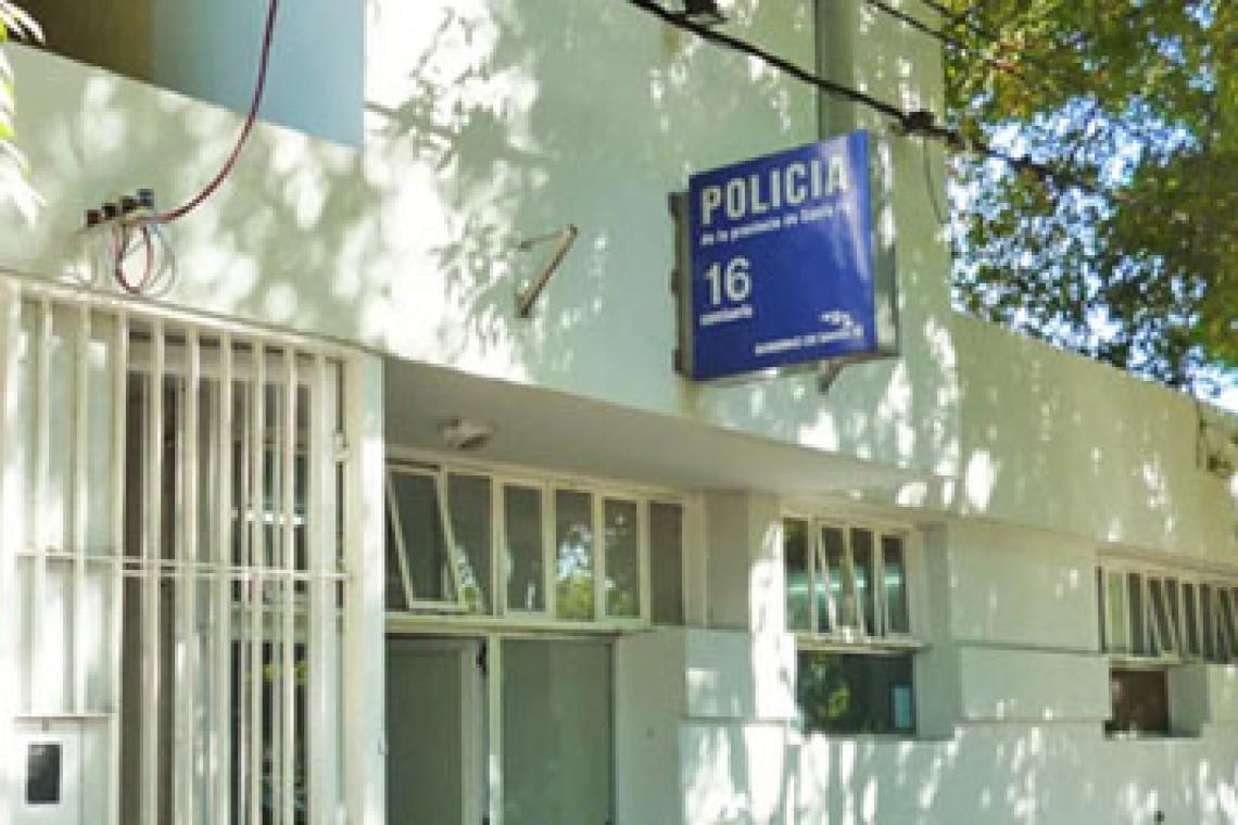 Se fugaron 16 presos de una comisaría de Rosario: dos ya fueron recapturados