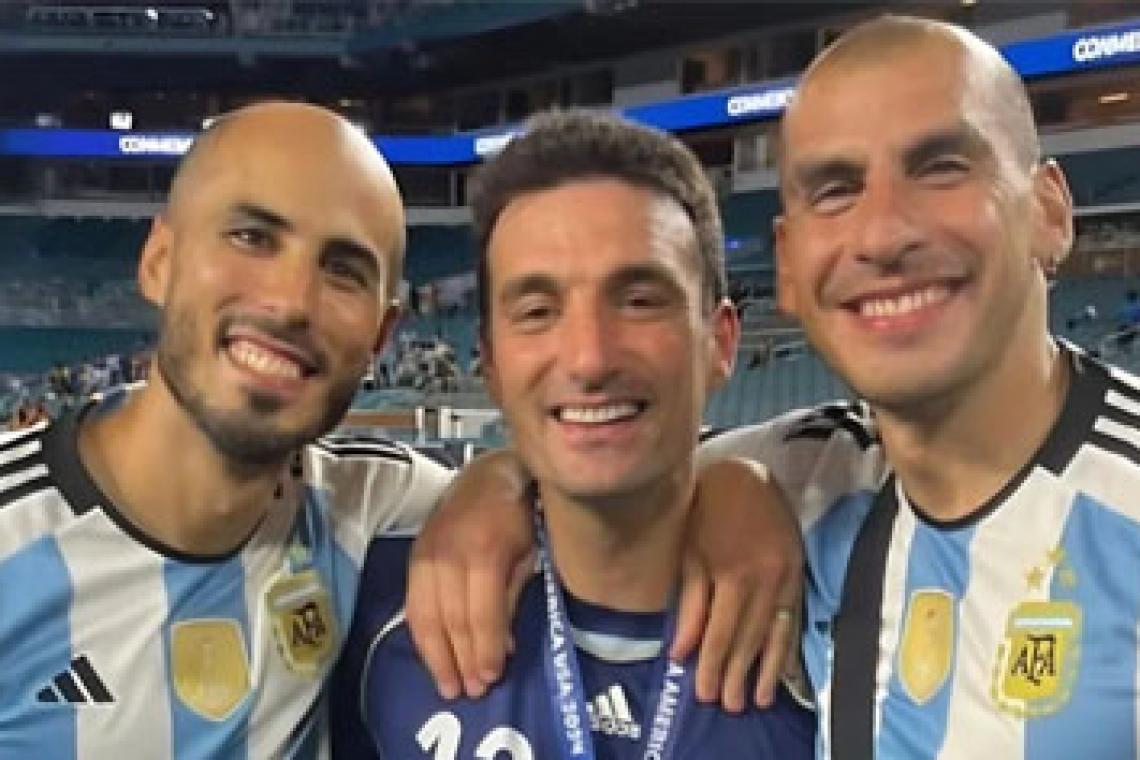 Fue parte de una Copa América con Lionel Scaloni, jugó el sábado y desde el domingo es DT de sus compañeros