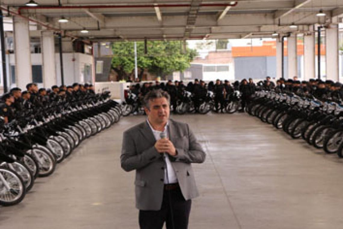 El Gobierno Provincial refuerza con la entrega de 90 motos el despliegue policial en las calles de Rosario