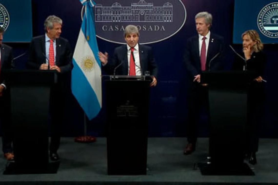 Una por una, las medidas del Gobierno para fomentar el uso de "dólares del colchón"