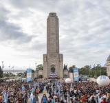 Miles de estudiantes de todo el país llegan para protagonizar las promesas de lealtad a la Bandera