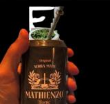 Salió un mate en lata, sin bombilla y mezclado con agua tónica!!